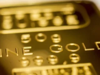 El oro alcanza niveles históricos por expectativas de la Fed.