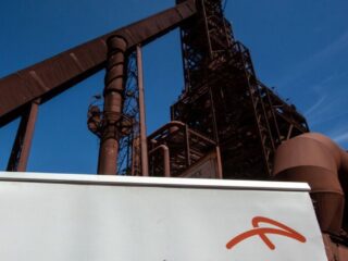 Gran recorte de empleos en ArcelorMittal South Africa superaría 4,000, denuncia sindicato