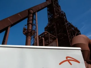 Gran recorte de empleos en ArcelorMittal South Africa superaría 4,000, denuncia sindicato