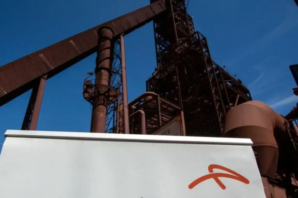 Gran recorte de empleos en ArcelorMittal South Africa superaría 4,000, denuncia sindicato