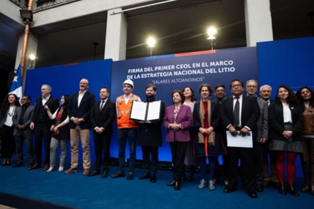 Presidente Gabriel Boric encabeza firma del primer Contrato Especial de Operación de Litio con Enami para proyecto Salares Altoandinos