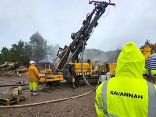 Savannah defiende integridad frente a controversia de mina Barroso en Portugal.