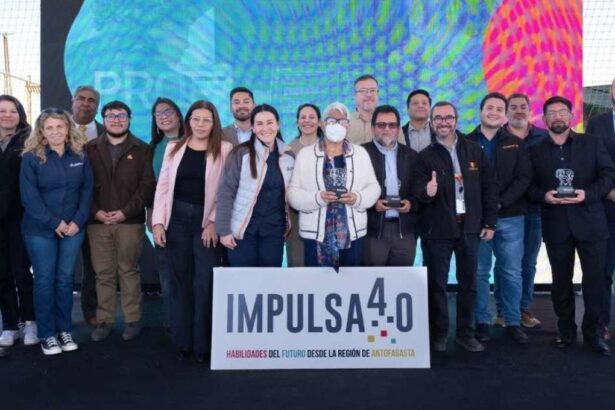 Cuatro compañías mineras inauguran Aulas Tecnológicas de enseñanza STEM en Antofagasta