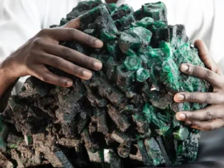 Gemfields obtiene US$32 millones en subasta de esmeraldas de Kagem