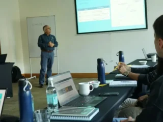 CEIM impulsa la formación de jóvenes talentos de Gold Fields con curso de introducción al proceso de oro