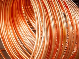 Alza en Inventarios de Cobre: Impacto en Minería y Comercio Chileno