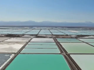 Corfo aprueba contratos clave para litio en Salar de Atacama