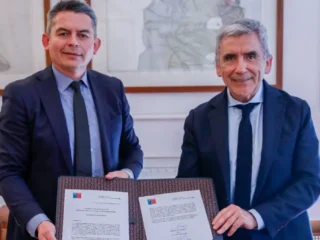 Firmamos convenio de trabajo con la Universidad Diego Portales