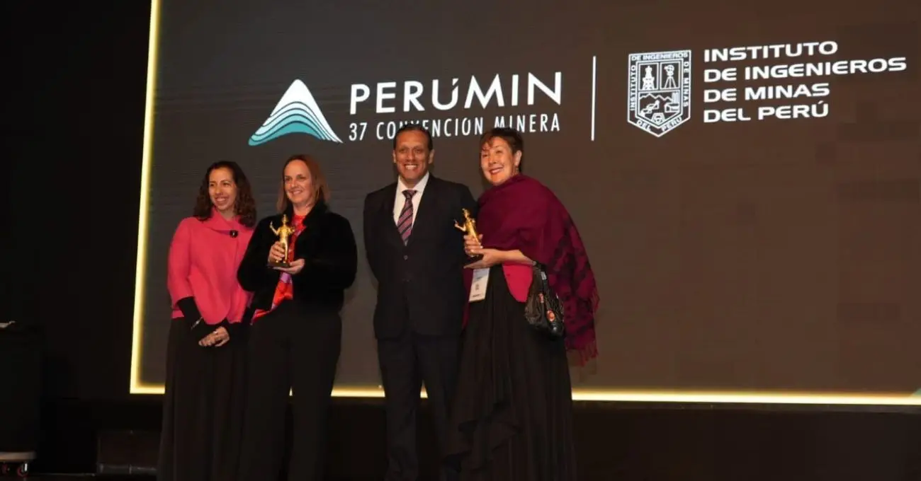 Embajadora de Australia y exembajador de Canadá fueron reconocidos en PERUMIN 37