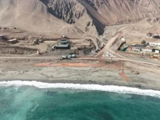 Pescadores de Antofagasta demandan a Minera Escondida por presunto derrame tóxico