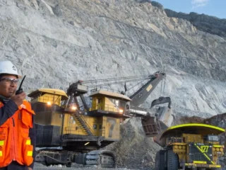 Plazos de proyectos mineros se disparan por retrasos en la Subsecretaría de las FF.AA. y la DGA