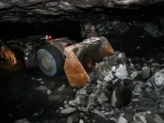 Sandvik equipará mina de platino de Zimplats en Zimbabue con equipos modernos