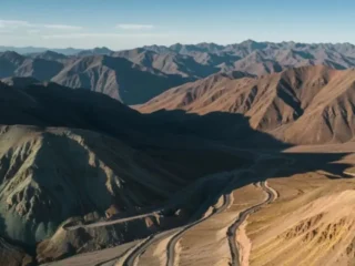 Argentina desafía a Chile en minería con el plan RIGI: Informe revela estrategia competitiva