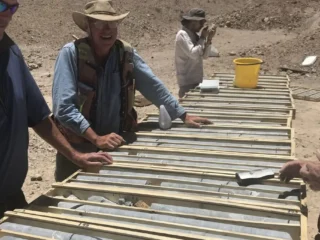 San Lorenzo Gold avanza en perforación diamantina en Cerro Blanco y Arco de Oro
