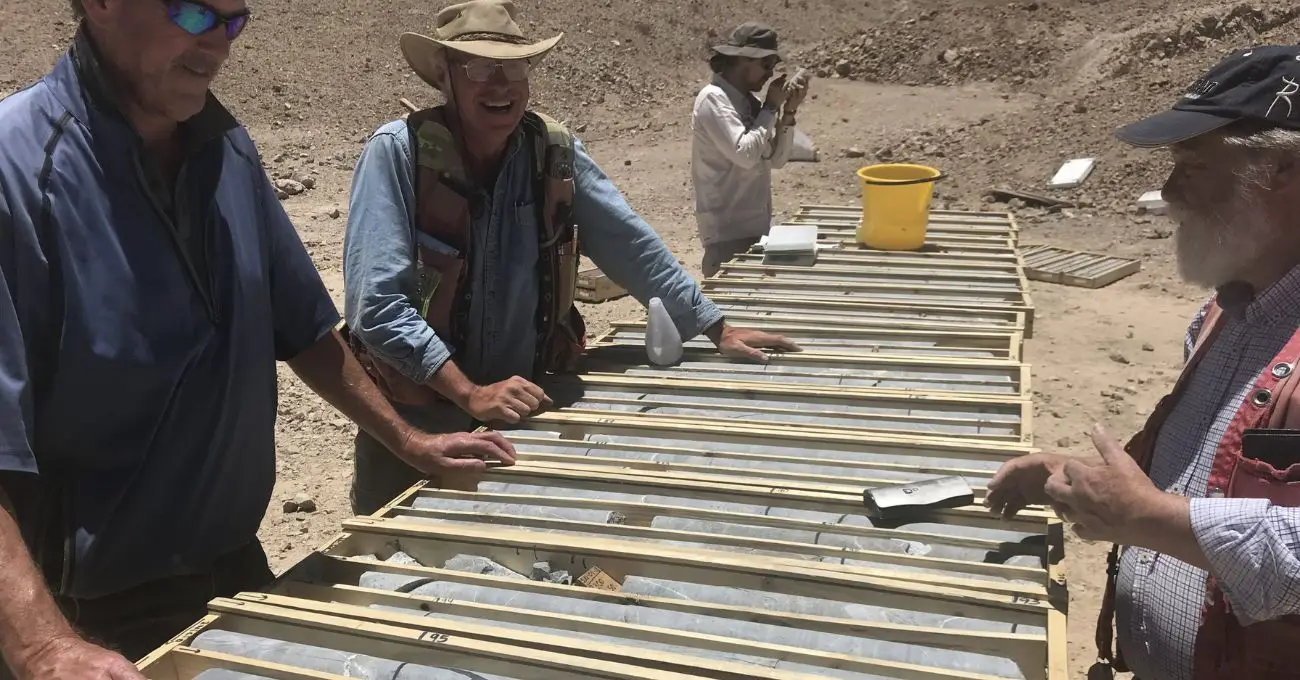 San Lorenzo Gold avanza en perforación diamantina en Cerro Blanco y Arco de Oro