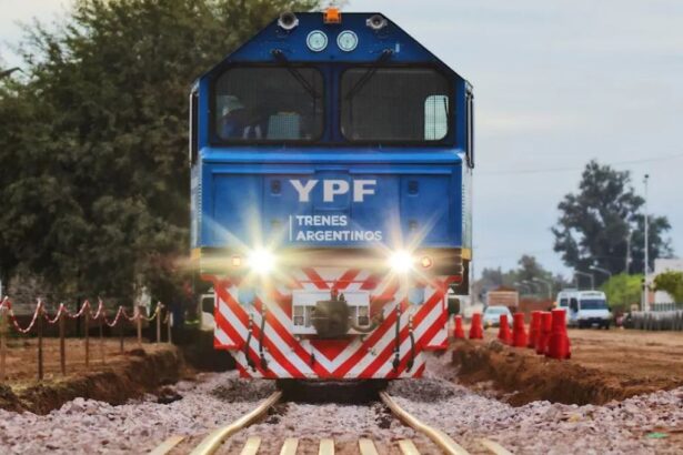 YPF anuncia proyecto de tren de pasajeros para Vaca Muerta