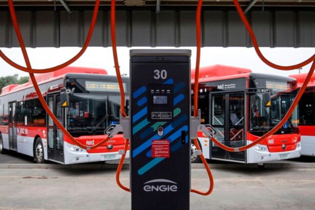 Las seis medidas clave para acelerar la electromovilidad en Chile según el Centro de Movilidad Sostenible