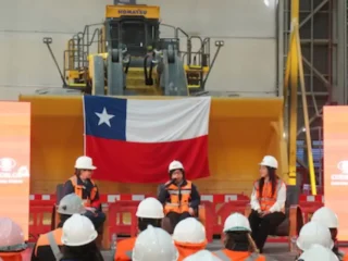 Más de cien mujeres de Gabriela Mistral compartieron en conversatorio con Ministra de Minería