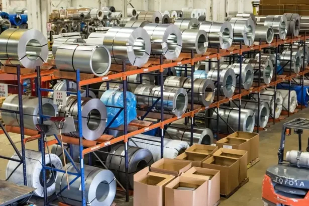 México sanciona a empresas por importación irregular de acero