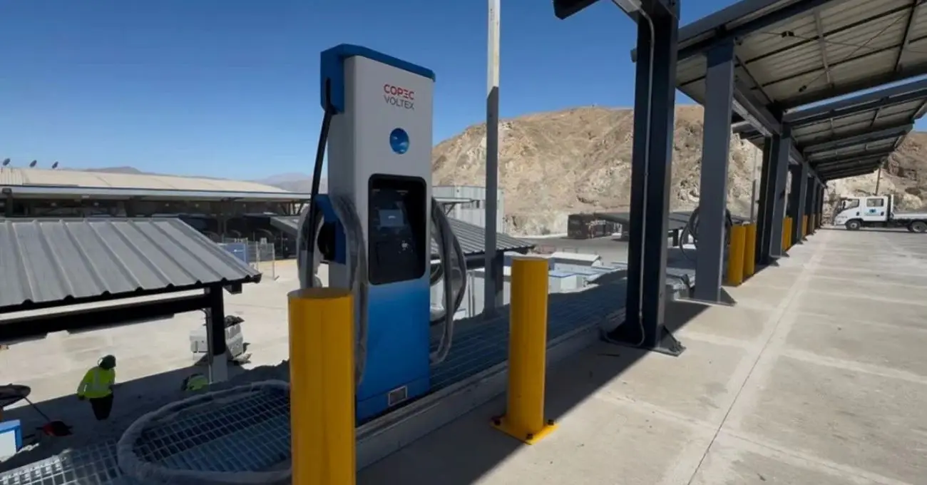 Avanza el proyecto de buses eléctricos en Copiapó: realizan conexión eléctrica en terminal de carga