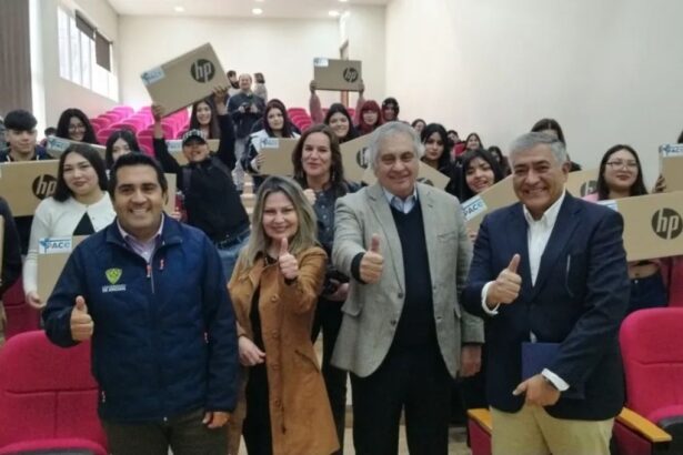 Apoyo tecnológico a estudiantes universitarios de Atacama por Minera Candelaria