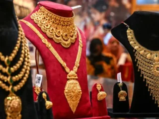 Mercado del oro en India: precios récord afectan la oferta de chatarra