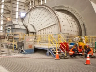 Optimización de rendimiento: molinos SAG maximizan capacidad de procesamiento