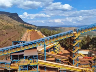 Vale reabre mina de Capanema con enfoque sustentable en Minas Gerais.