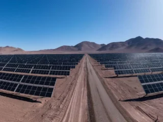 Parque Fotovoltaico Pampino avanza en Tarapacá con 170 MW y almacenamiento de 1.020 MWh