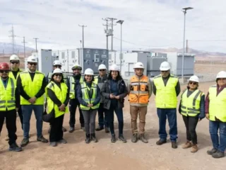 Vecinos y autoridades de Diego de Almagro visitan nuevo proyecto de baterías BESS de Colbún