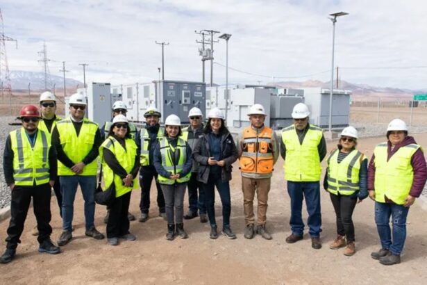 Vecinos y autoridades de Diego de Almagro visitan nuevo proyecto de baterías BESS de Colbún