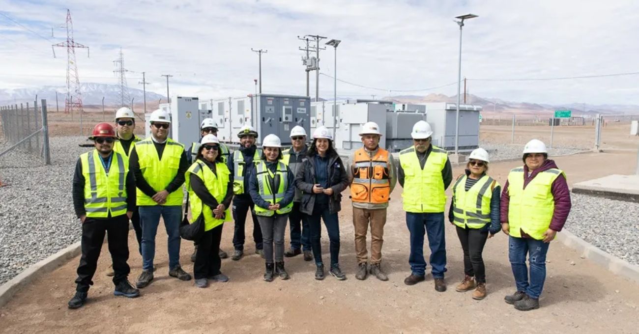 Vecinos y autoridades de Diego de Almagro visitan nuevo proyecto de baterías BESS de Colbún