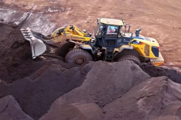 India retrasa aumento de aranceles al mineral de hierro por oposición de la industria