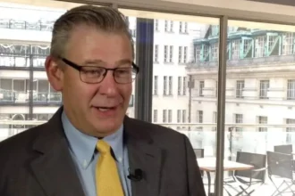 Lundin Gold anuncia transición de liderazgo: Ron Hochstein deja la dirección y Jamie Beck asume como nuevo CEO