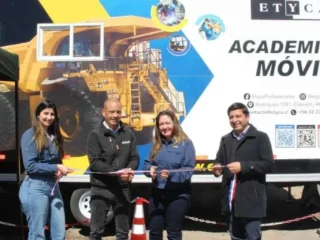 IMOPAC inaugura simulador móvil en Vallenar para fortalecer capacitación y equidad de género