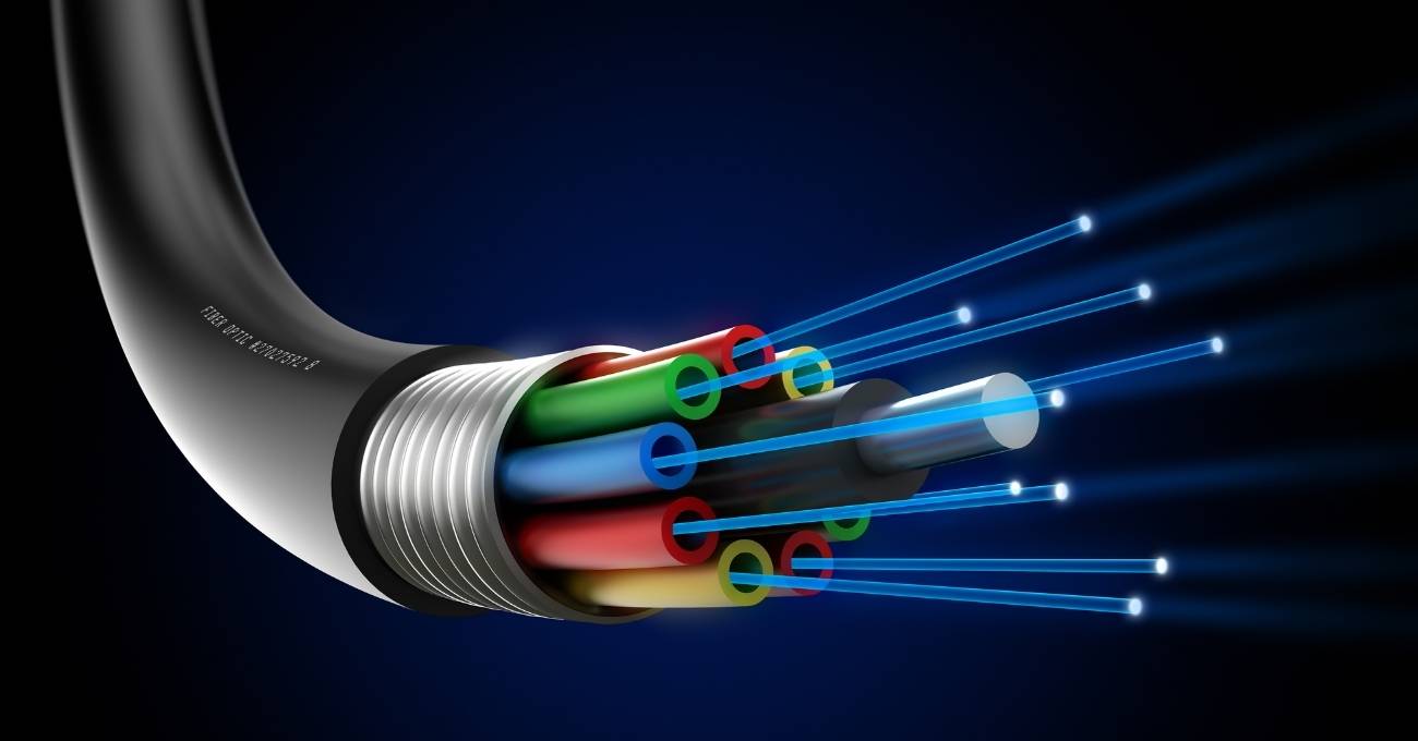 Internet del futuro: fibra hueca extiende señal hasta 33 km y soporta redes cuánticas