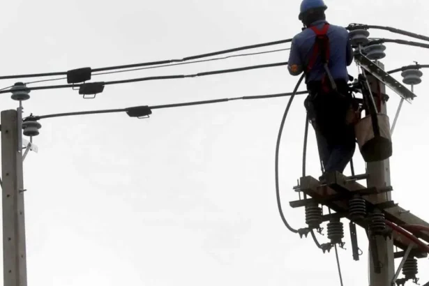 Enel anuncia cortes de luz para 12 comunas de Santiago este miércoles 10 de septiembre