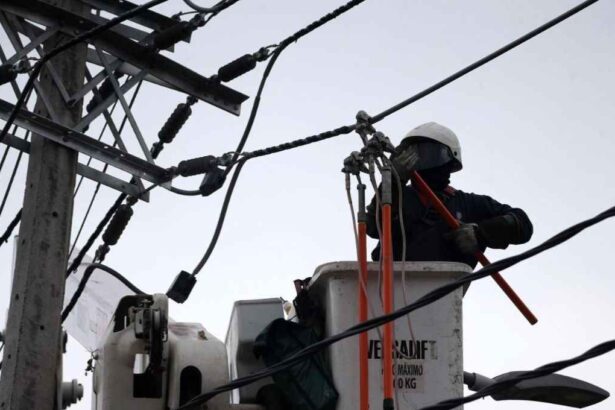Enel anuncia corte de luz en 10 comunas de Santiago este viernes 12