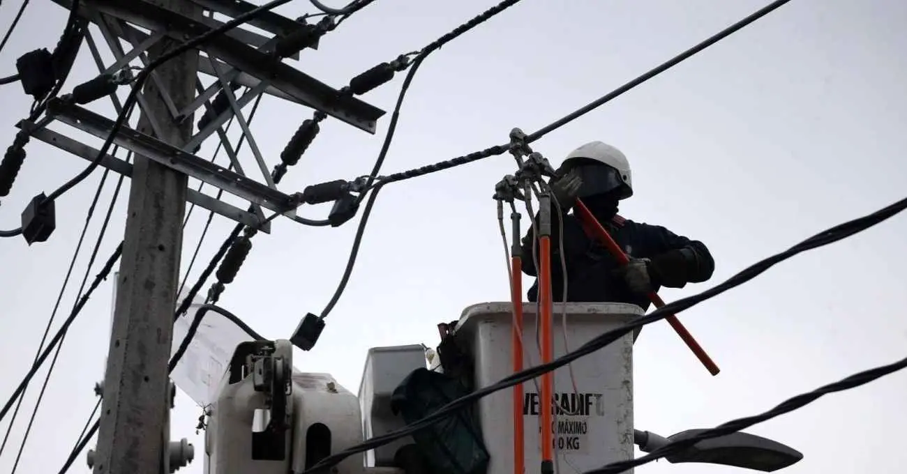 Enel anuncia corte de luz en 10 comunas de Santiago este viernes 12