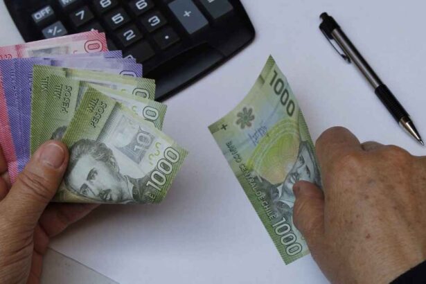 Adultos mayores puedes recibir hasta $220 mil si están casados: Estos son los requisitos