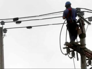 Nueve comunas de la región Metropolitana sufrirán corte de luz este fin de semana