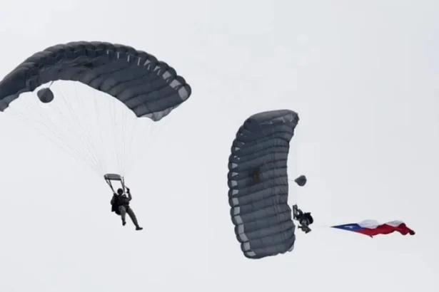 Parada Militar 2025: Inédito salto de 21 paracaidistas conmemorará los 60 años de Fuerzas Especiales