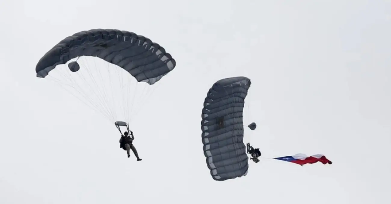 Parada Militar 2025: Inédito salto de 21 paracaidistas conmemorará los 60 años de Fuerzas Especiales