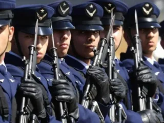 ¿Cuánto gana un cabo de la Fuerza Aérea recién egresado? Conoce los sueldos según su grado