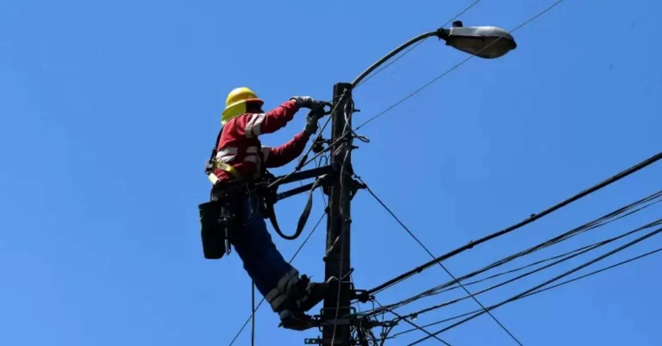 Enel anuncia cortes de luz para ocho comunas de Santiago este sábado 27 de septiembre