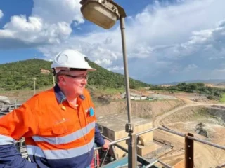 Mark Bristow Deja Barrick y Nombran a un Veterano como CEO Interino