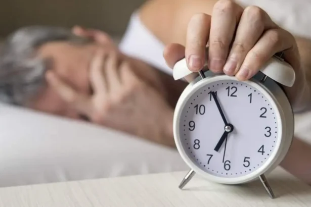 Cambio de hora en Chile: 5 claves de expertos para que tu cuerpo no pague las consecuencias