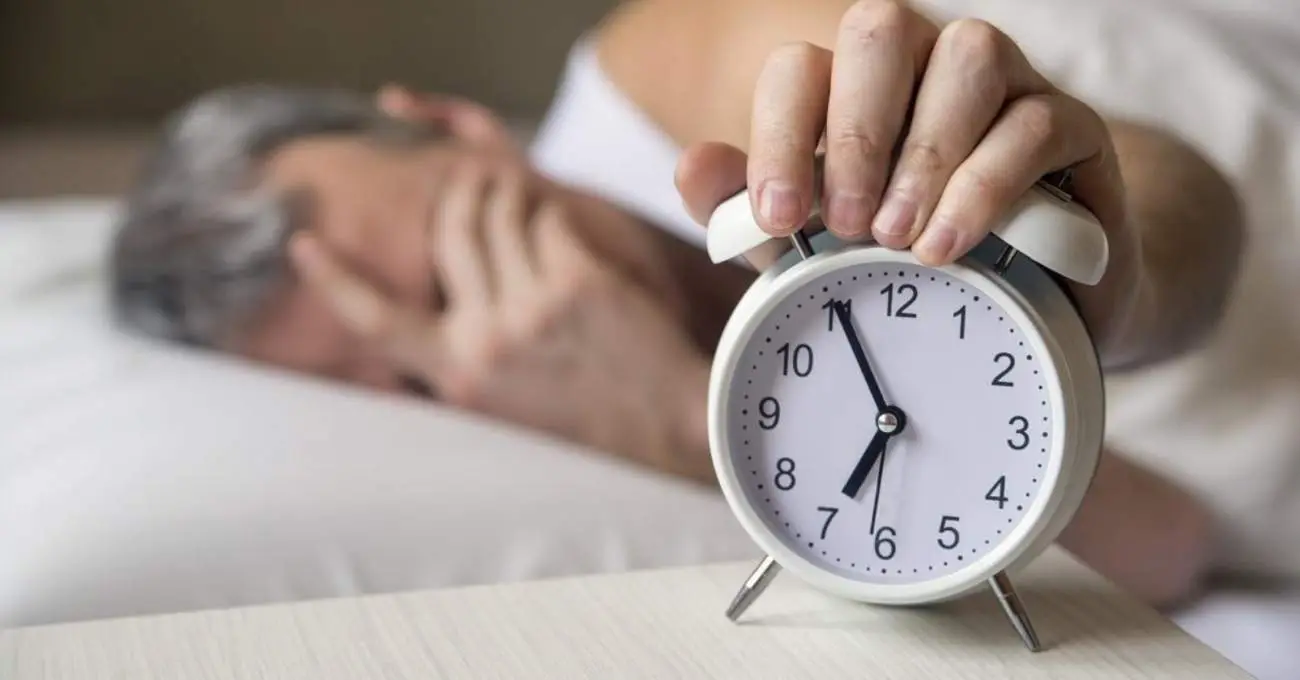 Cambio de hora en Chile: 5 claves de expertos para que tu cuerpo no pague las consecuencias