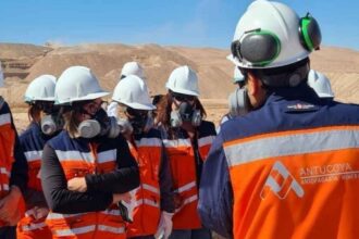 Antofagasta Minerals abre 10 vacantes laborales en distintas faenas: revisa los plazos