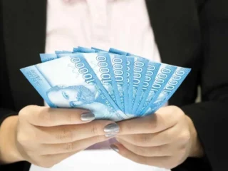 Mujeres mayores de 65 años pueden recibir $165.000 mensuales con el Bono por Hijo